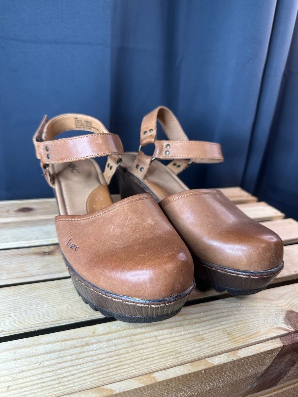 b.o.c. Born Concept Leather Closed Toe 3" Platform Wedge Sandals Clogs Size 8